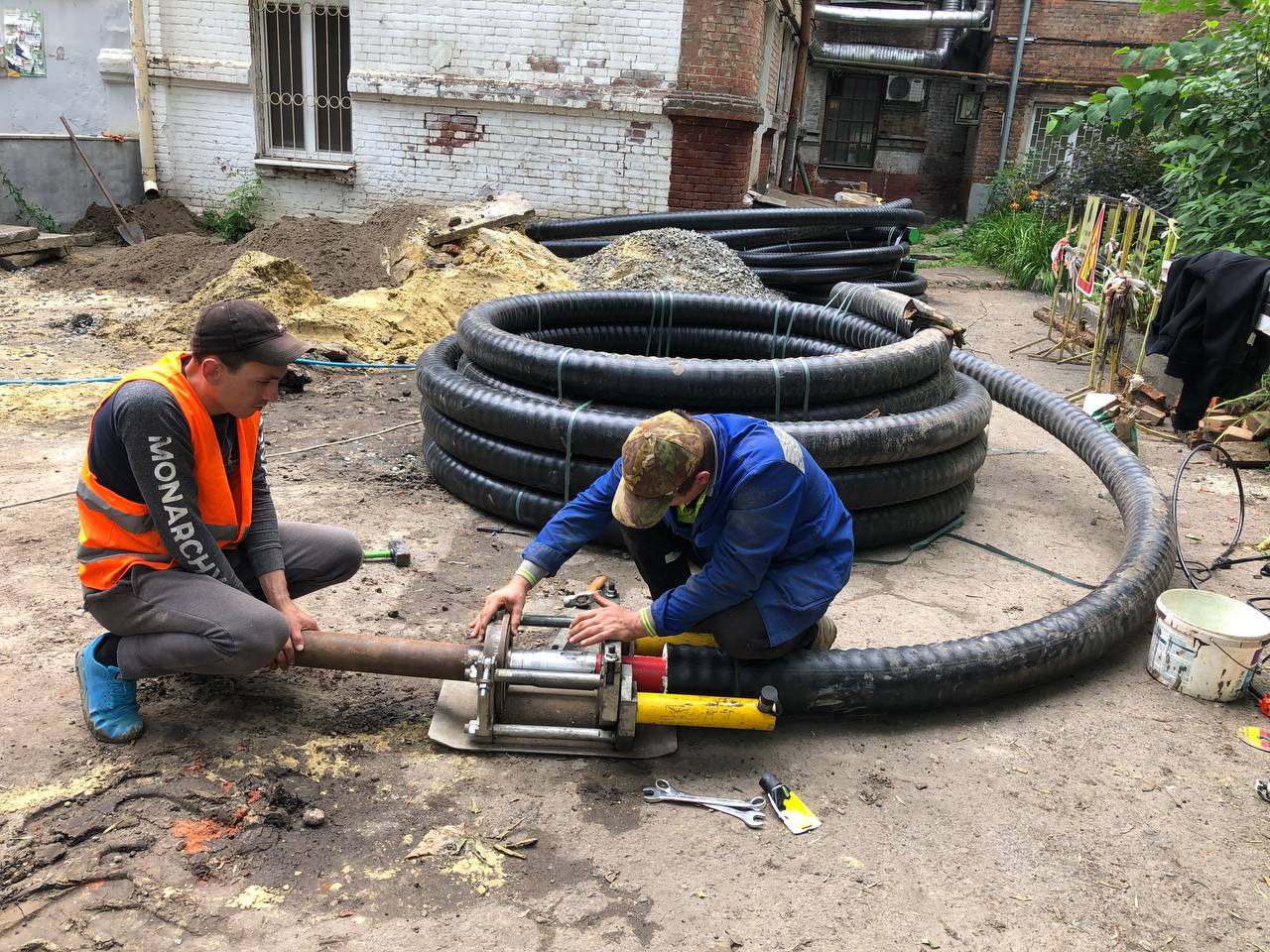 Масштабна заміна трубопроводу проводиться комунальниками у Харкові 